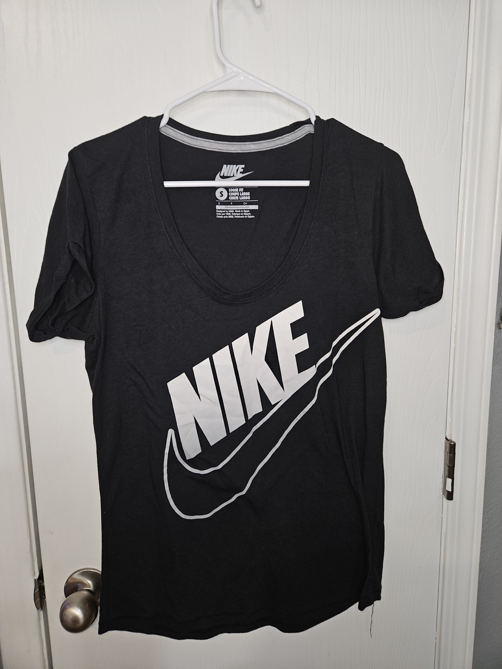 Nike Women's Black Logo Scoop Neck Tee